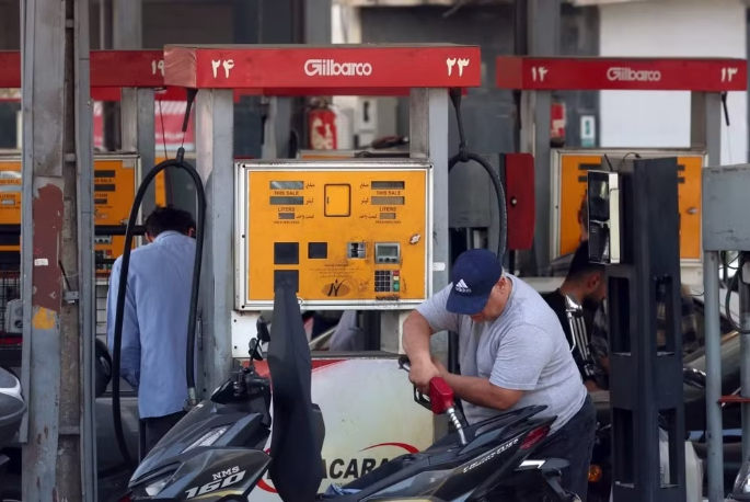 Xăng tăng giá, người dân Iran mắc kẹt trong vòng xoáy nghèo khó
